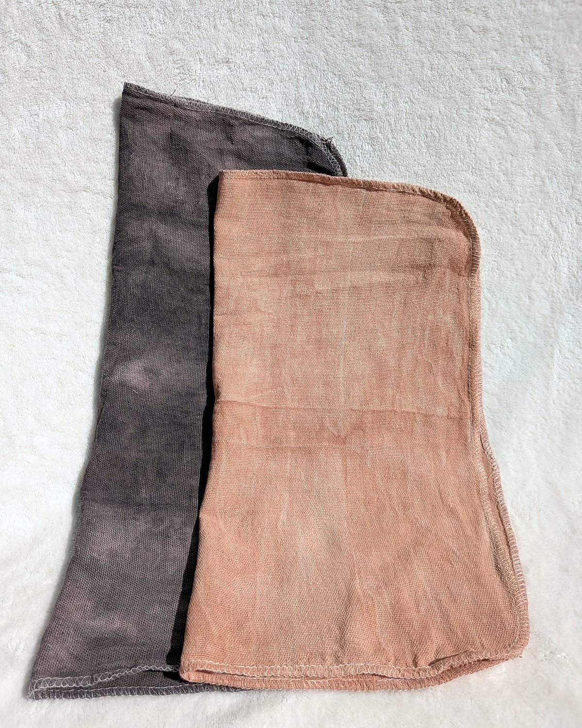 Undyed and kakishibu-dyed swatches side by side